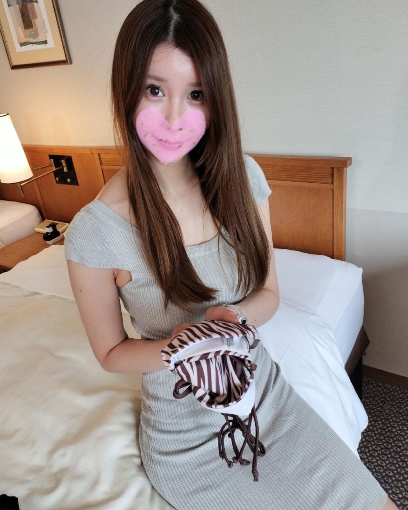 FC2-PPV-4413971 A rare pre-debut work from a certain famous manufacturer, featuring a current race queen who is extremel