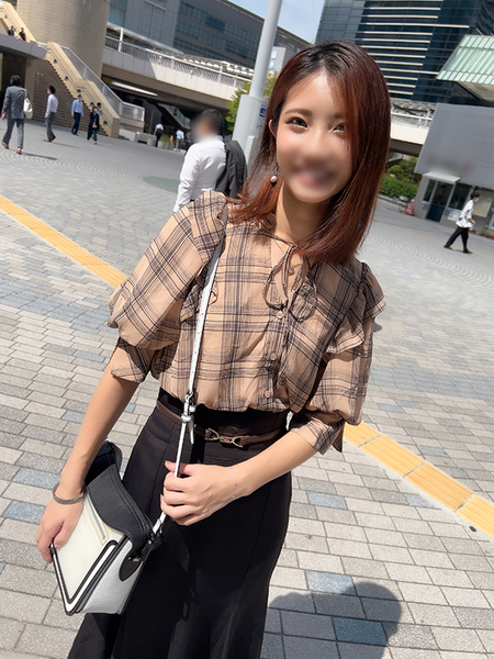 FC2-PPV-4323783 Chiharu, a 21-year-old flat-chested girl with a “B-cup” bust that pops out, had a massive load of thick